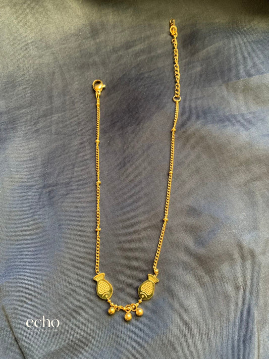 Gold Tone Lucky Fish Charm Anklet • Oriental Design